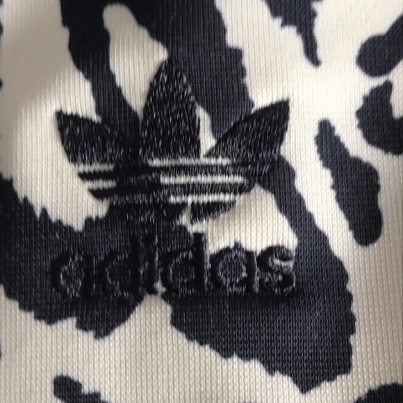 Adidas Cropped  top 🌹size US Small Blk & Creme - Picture 8 of 8